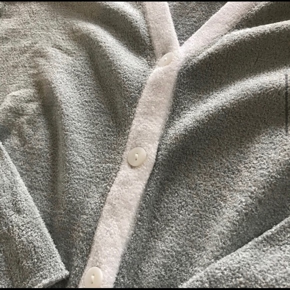 ‼️Flash Sale‼️Barefoot Dreams Button Cardigan - Picture 3 of 9